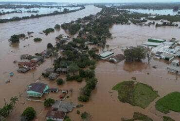 Mato Grosso envia helicóptero e equipe de resgate para ajudar vítimas das enchentes no Rio Grande do Sul