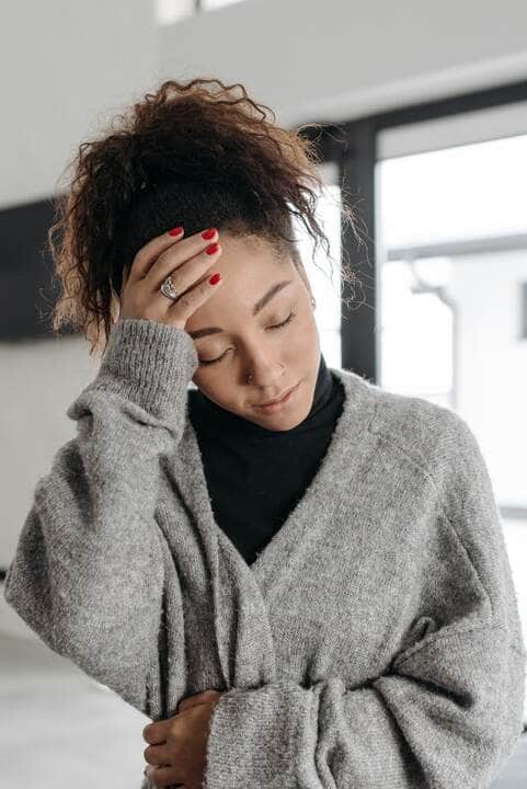 Mulher triste por traição , traída