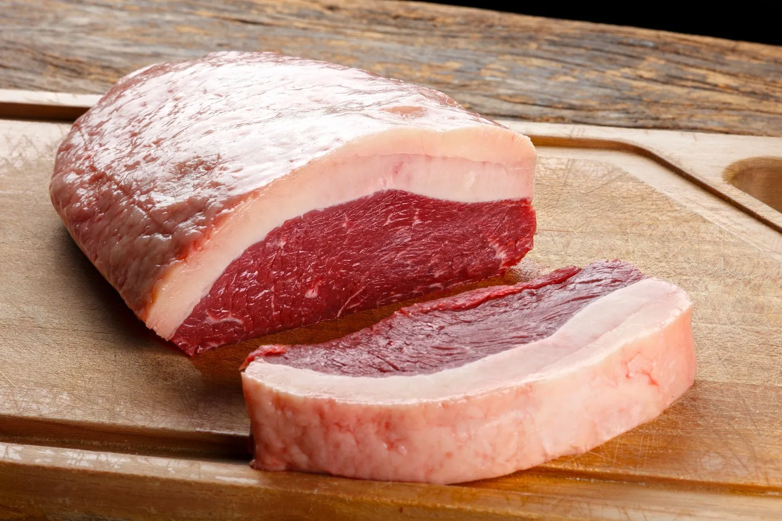 Como fazer uma deliciosa picanha na brasa? 3 Raw picanha - Fotos do Canva1