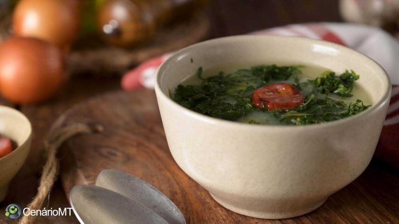 Receita de caldo verde com mandioca