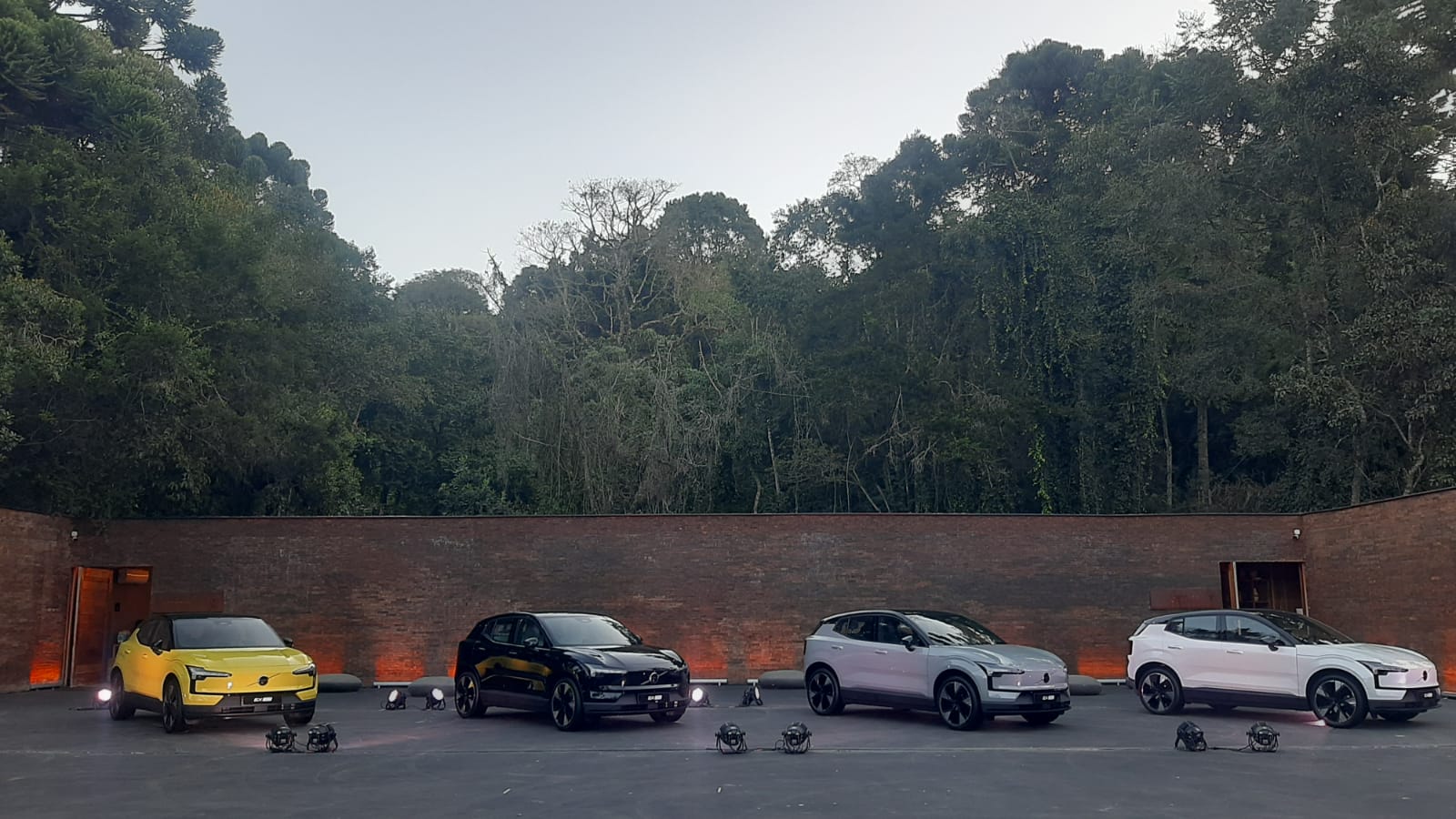 Sueco Volvo EX30 estreia no Brasil com preço de elétrico chinês
