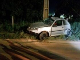 Acidente fatal em Rondonópolis: motorista perde controle do carro, colide com poste e morre eletrocutado
