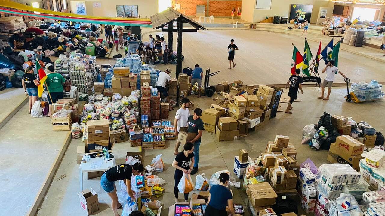 Primeiras remessas de donativos arrecadados em Lucas do Rio Verde seguem para o sul do país 79 WhatsApp Image 2024 05 06 at 16.18.26