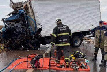 Acidente na BR-163 em Sorriso deixa um morto e dois feridos