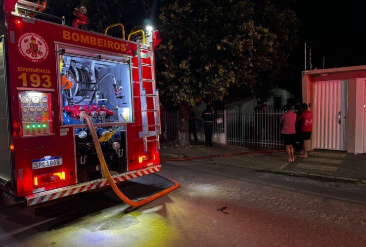 Mulher morre carbonizada em incêndio de residência em Mato Grosso
