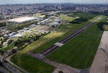 CHUVAS NO RS Aeronaves privadas levam toneladas de doações ao Rio Grande do Sul, decolando do Campo de Marte. Foto: Infraero Foto: Divulgação/Infraero