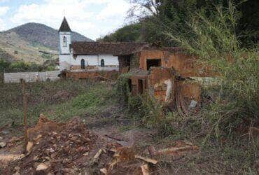 O distrito de Barra Longa (MG), atingido pelo rompimento da Barragem do Fundão, espera por reconstrução - Foto José Cruz/Agência Brasil