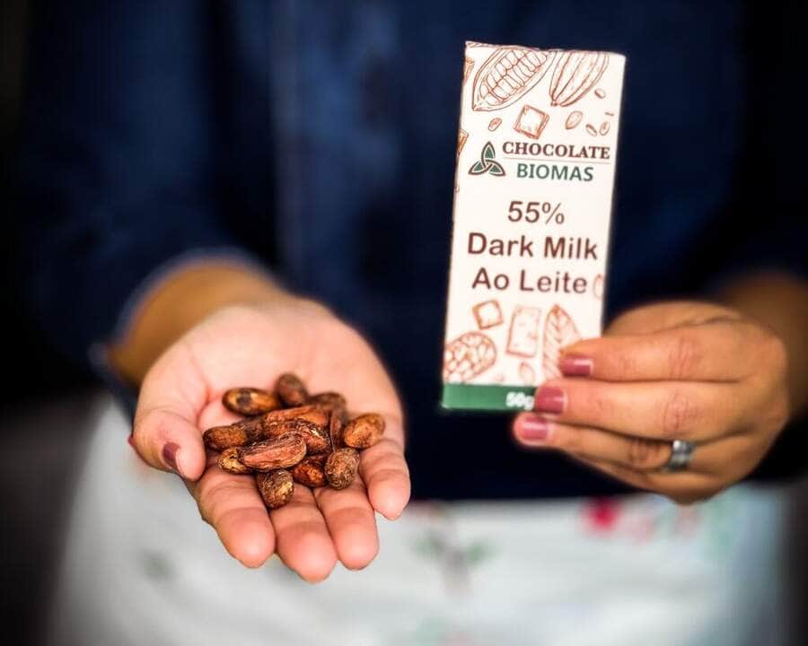 Todo o açúcar, leite, castanhas e até banana chips usados no chocolate Biomas são produzidos localmente  - Foto por: Arquivo pessoal/Thaise Germano