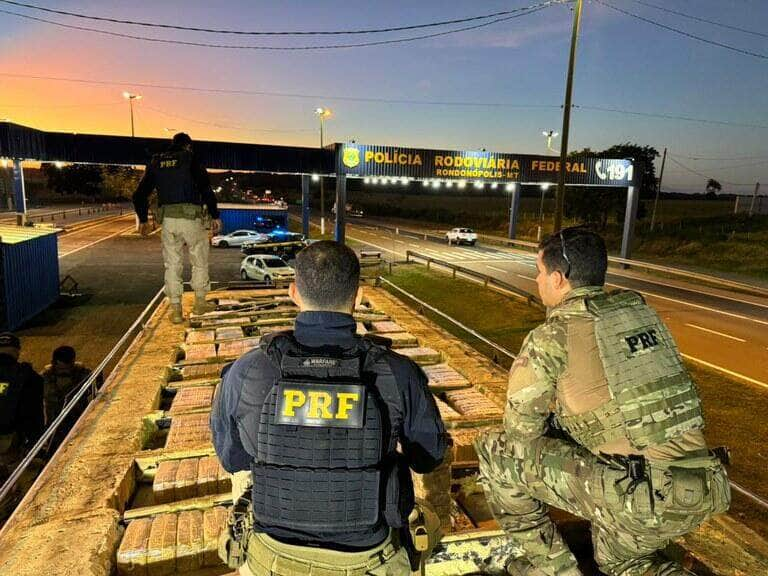 cocaina na carroceria de caminhao