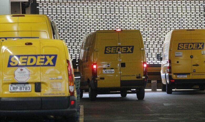 Movimento no Centro de Tratamento de Encomendas dos Correios, em Benfica Por: Fernando Frazão/Agência Brasil