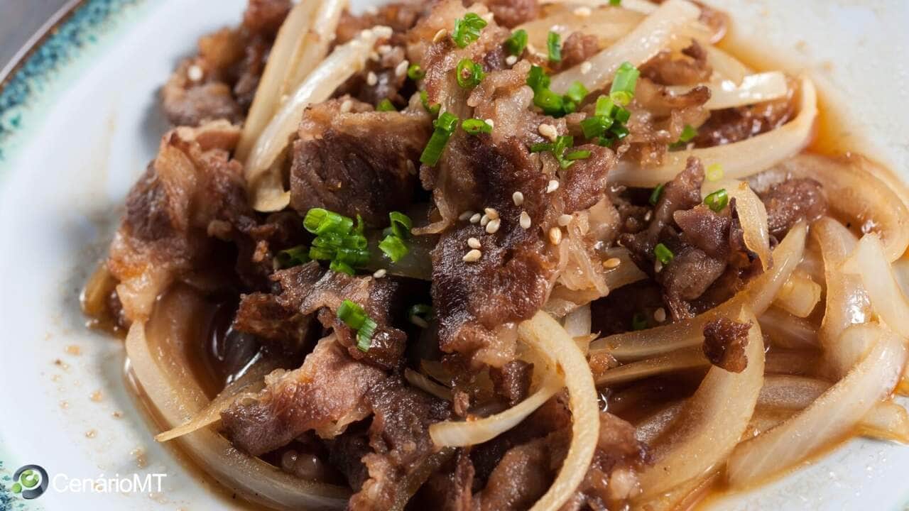Receita de iscas de carne acebolada