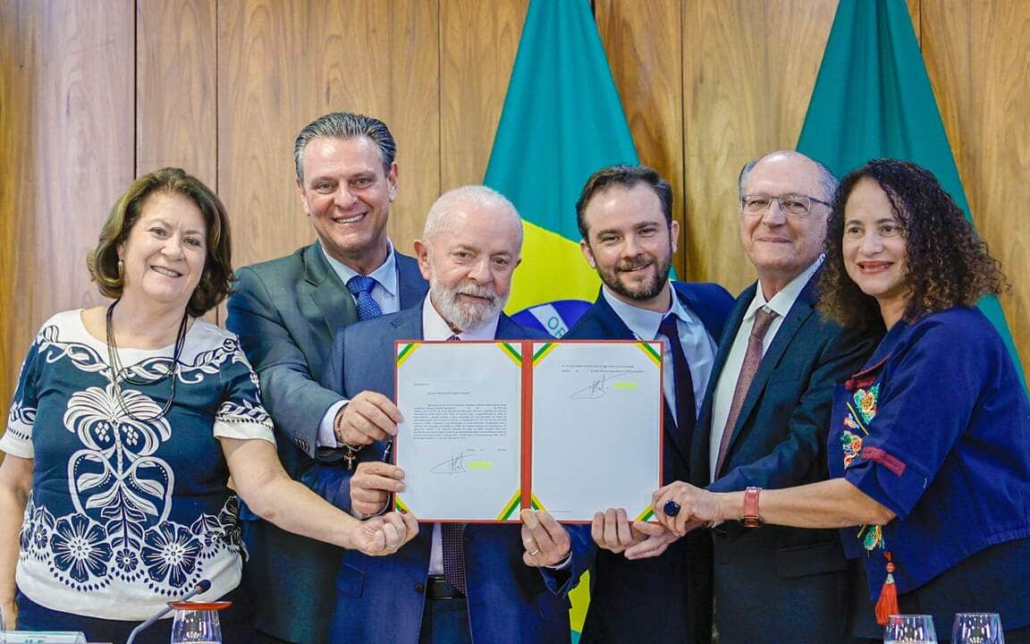 Governo anuncia aporte de R$ 600 milhões para garantir crédito rural aos pequenos e médios produtores gaúchos