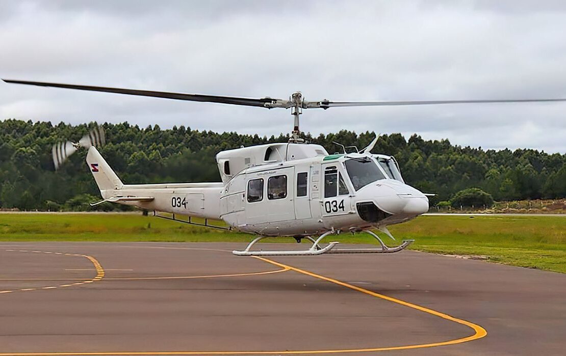 CHUVAS NO RS - Governo não recusa ajuda do Uruguai. - Helicóptero da Força Aérea do Uruguai empresado ao Brasil para ajudar nas operações de socorro no Rio Grande do Sul - Foto: FAU/Divulgação