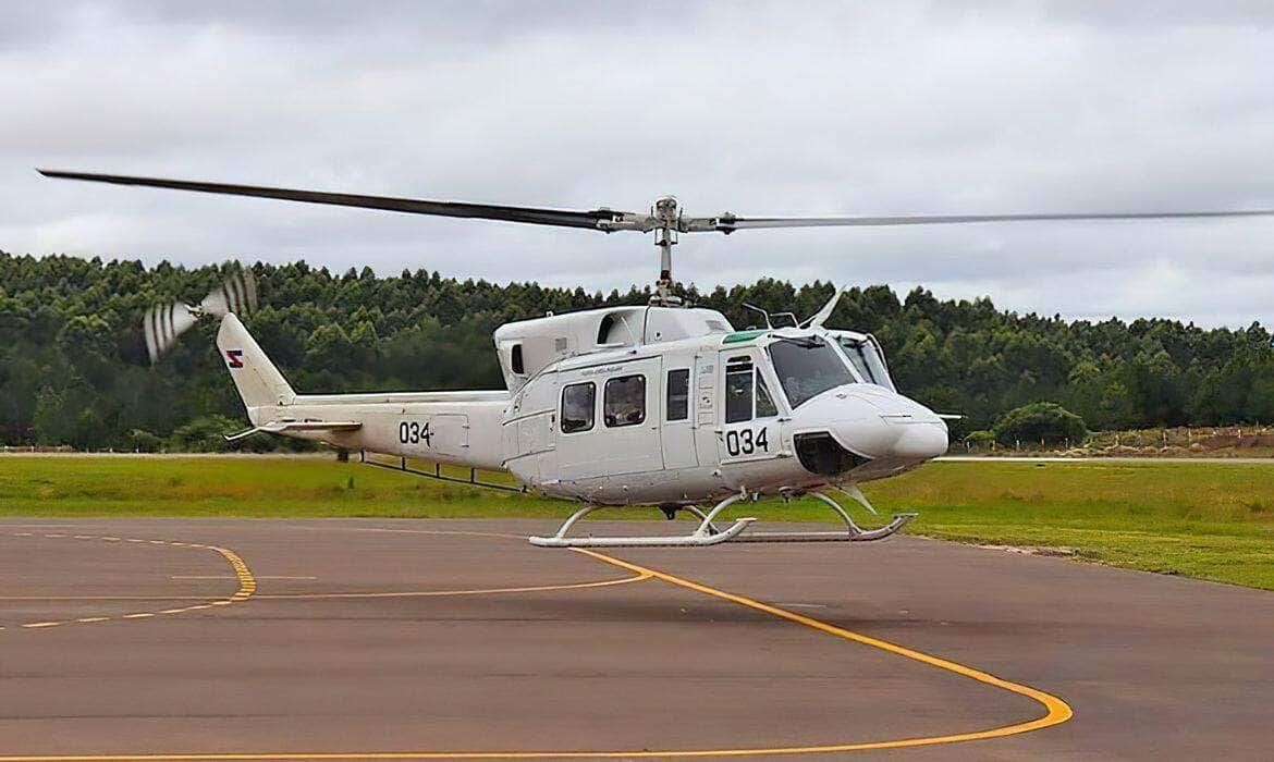 CHUVAS NO RS - Governo não recusa ajuda do Uruguai. - Helicóptero da Força Aérea do Uruguai empresado ao Brasil para ajudar nas operações de socorro no Rio Grande do Sul - Foto: FAU/Divulgação