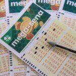 22/06/2023 - Brasília - Mega-Sena, concurso da Mega-Sena, jogos da Mega-Sena, loteria da Mega-Sena. - Volantes da Mega Sena sendo preenchidos para apostas em casas lotéricas da Caixa. Foto: Rafa Neddermeyer/Agência Brasil