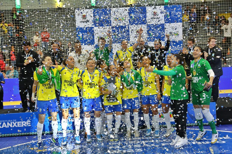 O futebol feminino brasileiro entre as grandes potências mundiais -