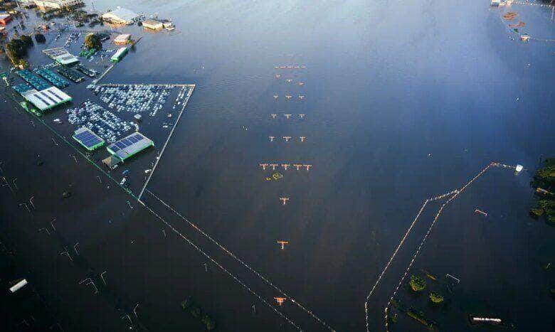 PORTO ALEGRE, RS, BRASIL, 14. 05. 2024 - Imagens aéreas de Porto Alegre e Região Metropolitana na tarde de terça-feira, 14 de maio de 2024. Devido as fortes chuvas, o Aeroporto de Porto Alegre continua alagado pela enchente. Foto: Mauricio Tonetto/ Secom