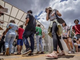 Brasília-DF, 12. 11. 2023, Candidatos chegam para fazer a segunda etapa da prova do Enem 2023, na UNIP em Brasília. Foto: Rafa Neddermeyer/Agência Brasil