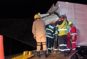 Motorista morre preso às ferragens após colisão entre caminhões na MT-220