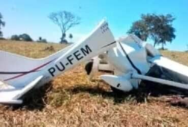 Avião cai em Mirassol D'Oeste e mata piloto e passageiro