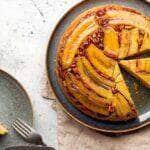 Bolo de banana com casca