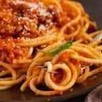 Como fazer macarrão com molho de tomate