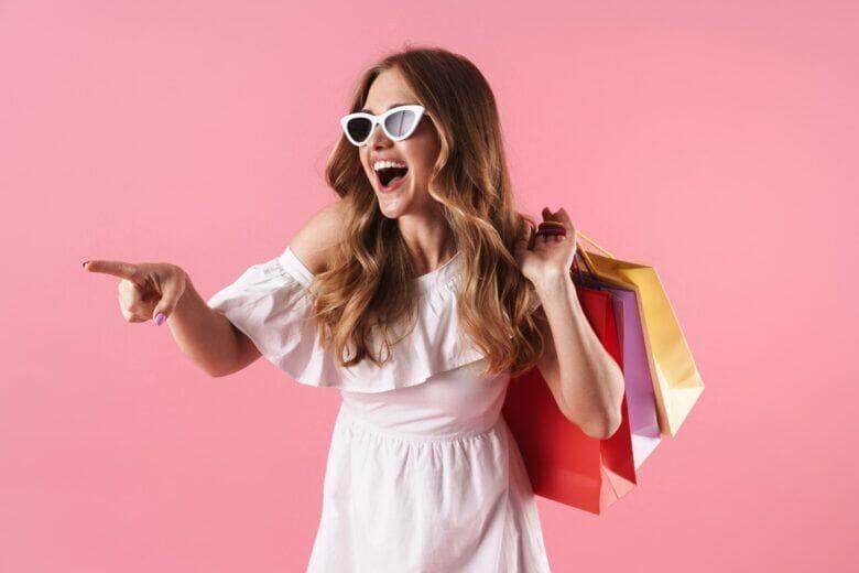 Mulher, com, bolsas para compras - Fotos do Canva