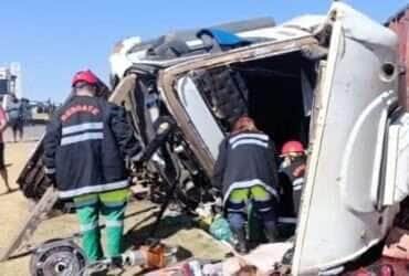 Acidente na BR-163 em Sinop deixa dois feridos e interdita rodovia