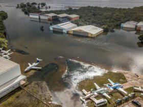 Porto Alegre (RS), 25/05/2024 - Aeroporto Salgado Filho (POA) continua alagado pelas enchentes que atinge o estado. Foto: Rafa Neddermeyer/Agência Brasil Por: Rafa Neddermeyer/Agência Brasil