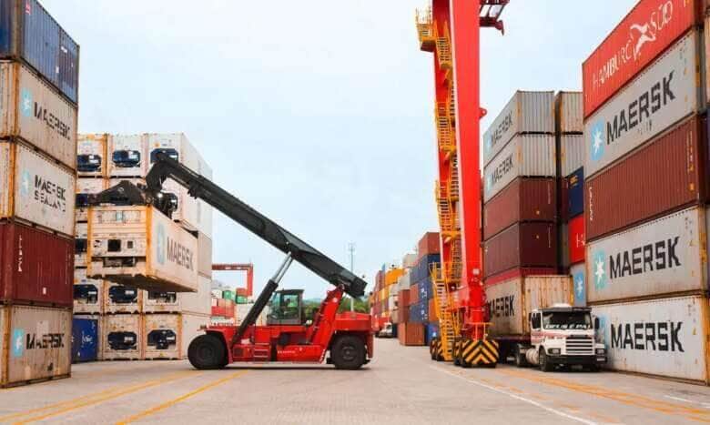 Visita técnica ao Porto ITapoá SC. Os Portos tem sempre uma movimentação grande de container e navios e movimenta o marcado de importação e exportação. . Foto: Vosmar Rosa/MPOR