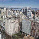 Porto Alegre (RS), 17/05/2024 – CHUVAS RS- ENCHENTES-DRONE - Centro histórico de Porto Alegre permanece alagado devido as fortes chuvas dos últimos dias. Foto: Rafa Neddermeyer/Agência Brasil