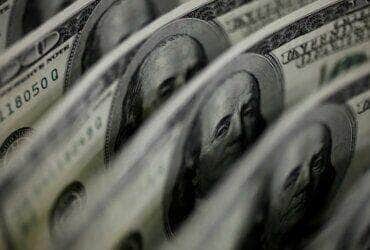 Dólar sobe para R$ 5,65 nesta segunda-feira (01/07)