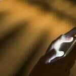 Fake News; Notícia Falsa; Celular; Notebook; Computador; Notícia - Nova onda de fake news no Brasil influencia a guerra digital. Foto: Dragana Gordic/Freepik