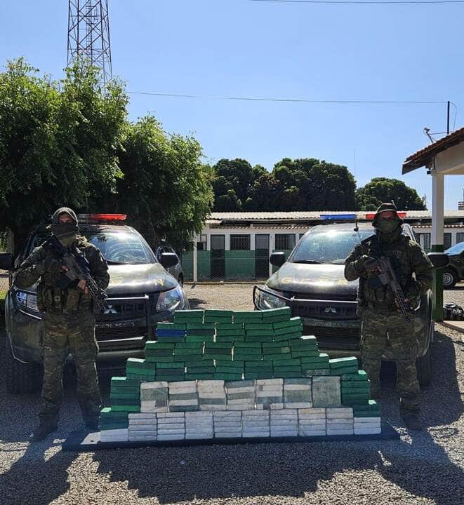 gefron apreende 159 tabletes de cloridrato de cocaina em caminhao frigorifico interna 1 2024 06 02 1704855277
