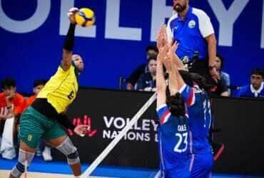 Brasil perde para a França por 3 sets a 2 no último jogo da fase classificatória, mas avança às quartas de final - em 23/06/2024 Por: Divulgação/Volleyball World