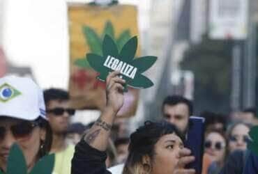 São Paulo (SP), 17/06/2023 - 15ª edição da Marcha da Maconha São Paulo na Avenida Paulista - Tema “Antiproibicionismo por uma questão de classe – Reparação por necessidade”. Foto Paulo Pinto/Agência Brasil