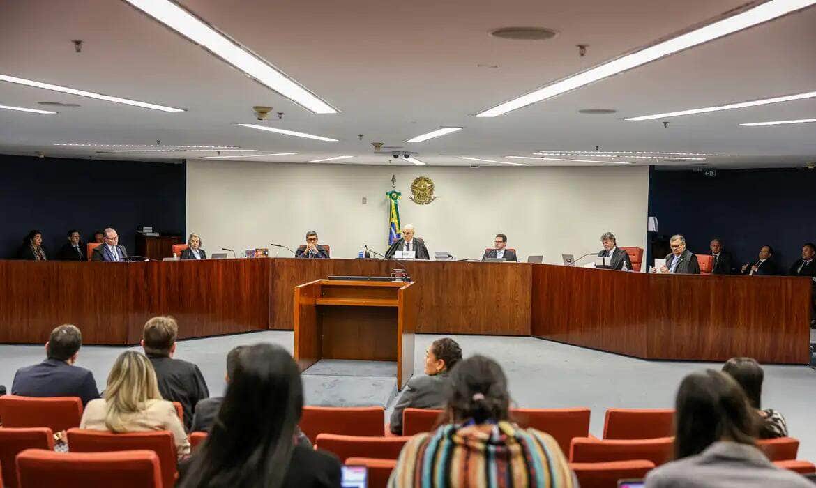 Brasília (DF) 18/06/2024 – Ministro do STF, Alexandre de Moares (c) durante julgamento na primeira turma do STF contra os irmãos Brazão. Foto: Valter Campanato/Agência Brasil