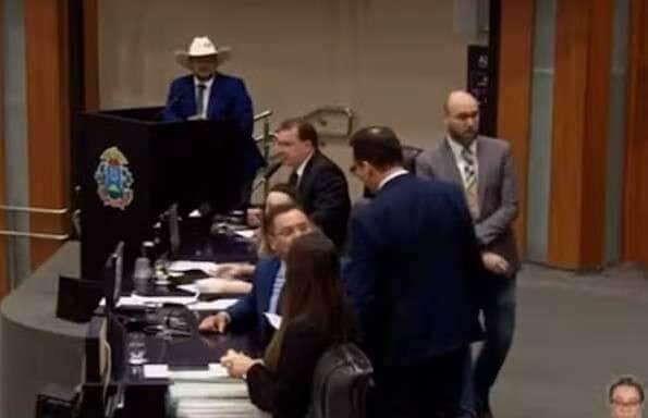 Briga entre deputados marca sessão na Assembleia Legislativa de Mato Grosso