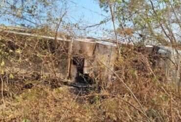 Caminhão tomba e motorista morre na BR-070 em Cáceres-MT