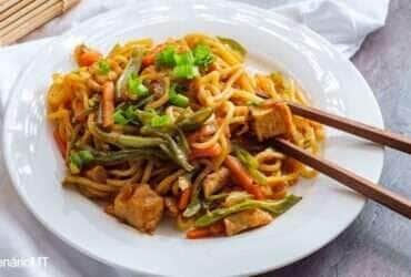 Como fazer yakisoba em casa