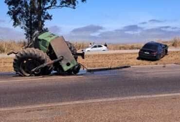 Colisão entre trator e BMW na BR-364 deixa um ferido em Jaciara