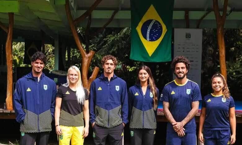 equipe brasileira de surfe (Gabriel Medina, Tatiana Weston-Webb, João Chumbinho Chianca, Luana Silva, Filipe Toledo e Tainá Hinckel) está completa no Taiti para disputar a Olimpíada de Paris - em 21/07/2024 Por: Reprodução Instagram/Time Brasil