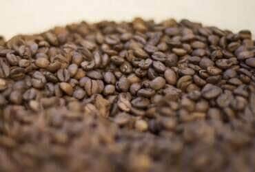Pequenas torrefações preparam grãos especiais de café Por: Marcello Casal JrAgência Brasil