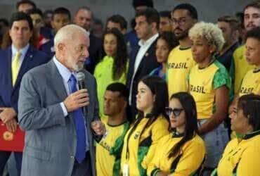 Brasília (DF), 11/07/2024 - O presidente Luiz Inácio Lula da Silva participa de encontro com atletas paralímpicos e olímpicos brasileiros, no Palácio do Planalto. Foto: José Cruz/Agência Brasil