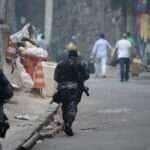 Rio de Janeiro - Operação policial após ataques às bases das Unidades de Polícia Pacificadora (UPP) nas comunidades do Cantagalo e Pavão-Pavãozinho, em Copacabana. (Fernando Frazão/Agência Brasil)