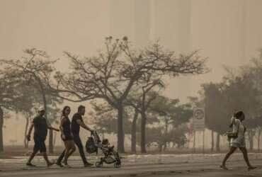 Brasília (DF), 25/08/2024 - Brasília amanhece encoberta por fumaça causada por incêndios florestais dos últimos dias. Foto: Marcelo Camargo/Agência Brasil