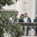 São Paulo (SP) 10/08/2024 – Familiares das vítimas do acidente aéreo que envolveu avião da Voepass que ocorreu em Vinhedo, chegando ao Instituto médico legal (IML). Foto: Paulo Pinto/Agência Brasil