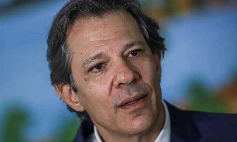 Brasília (DF) 13/05/2024 - O ministro da Fazenda, Fernando Haddad fala sobre a reunião entre o presidente Lula e o governador do RS, Eduardo Leite. Na reunião ficou decidido a suspensão da dívida do Rio Grande do Sul por 3 anos. Foto: Joédson Alves/Agência Brasil