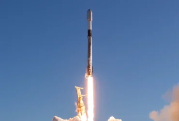 spacex falcon 9 voando