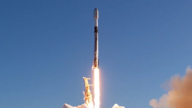 spacex falcon 9 voando